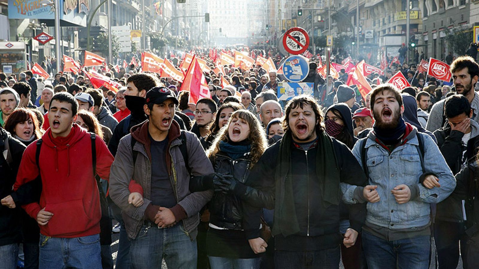 Los sindicatos cifran el seguimiento de la huelga en un 80% y el Gobierno habla de normalidad