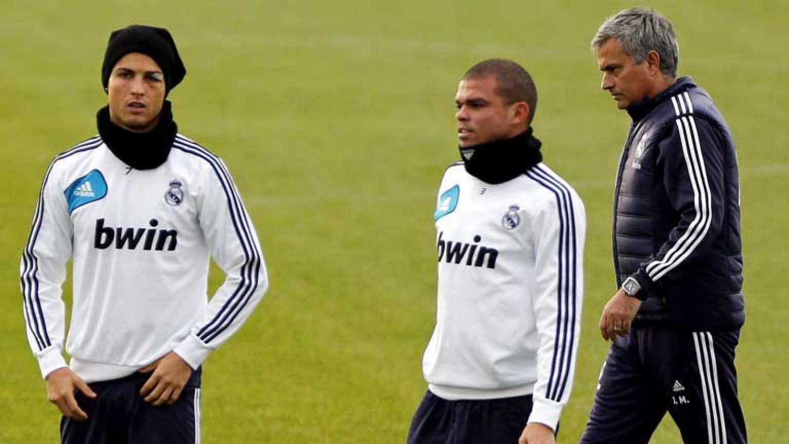 El Real Madrid se prepara pare medirse al Athletic de Bilbao, un rival siempre duro aunque no pase por sus mejores momentos. El equipo vasco ya ha llegado a Madrid, en un día en el que hemos escuchado a Jorge Valdano.