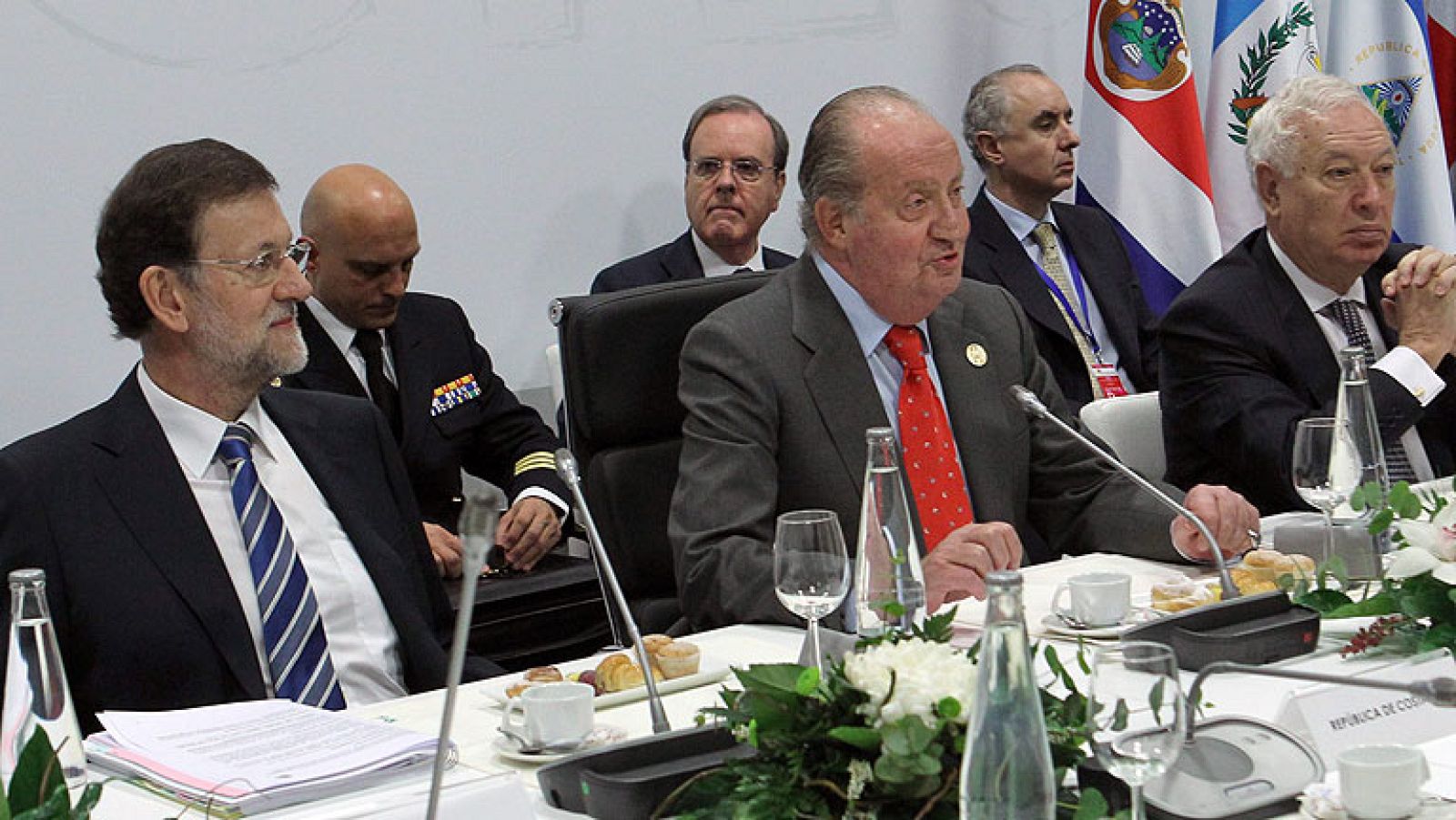 El rey y Rajoy retoman la cumbre con los líderes centroamericanos - Informativo 24h | Ver