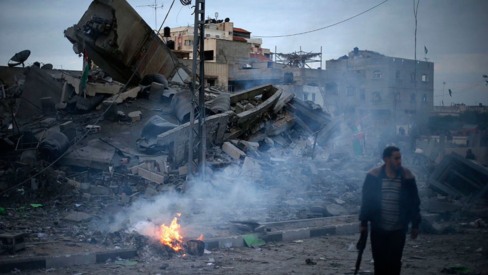 Israel bombardea la sede de Hamás en Gaza - Informativo 24h | Ver