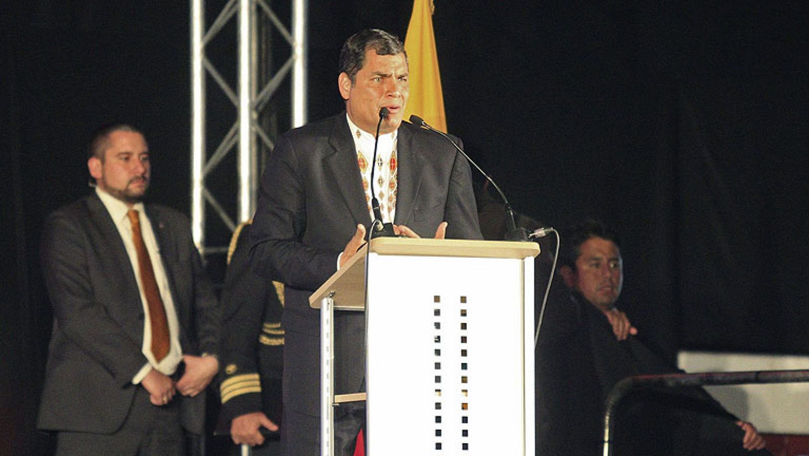 Correa agradece a emigrantes su sacrificio y los invita a regresar a Ecuador