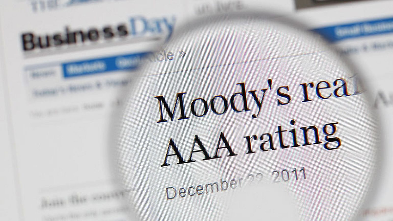 Moody's rebaja la calificación de la deuda de Francia desde "Aaa" hasta "Aa1"