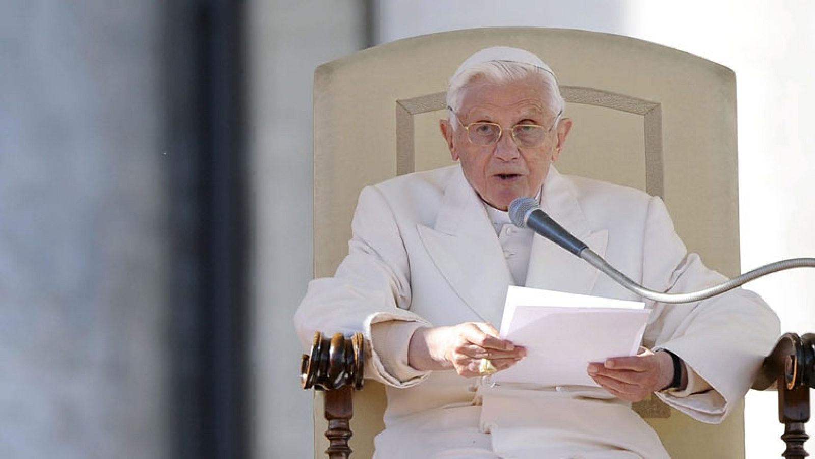 La tercera parte de la trilogía de Benedicto XVI 'Jesús de Nazaret' será presentada este martes en Roma - Informativo 24h | Ver