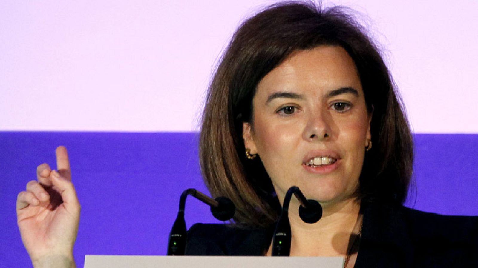 Sáenz de Santamaría anuncia una comisión para cambiar la financiación del cine español - Informativo 24h | Ver