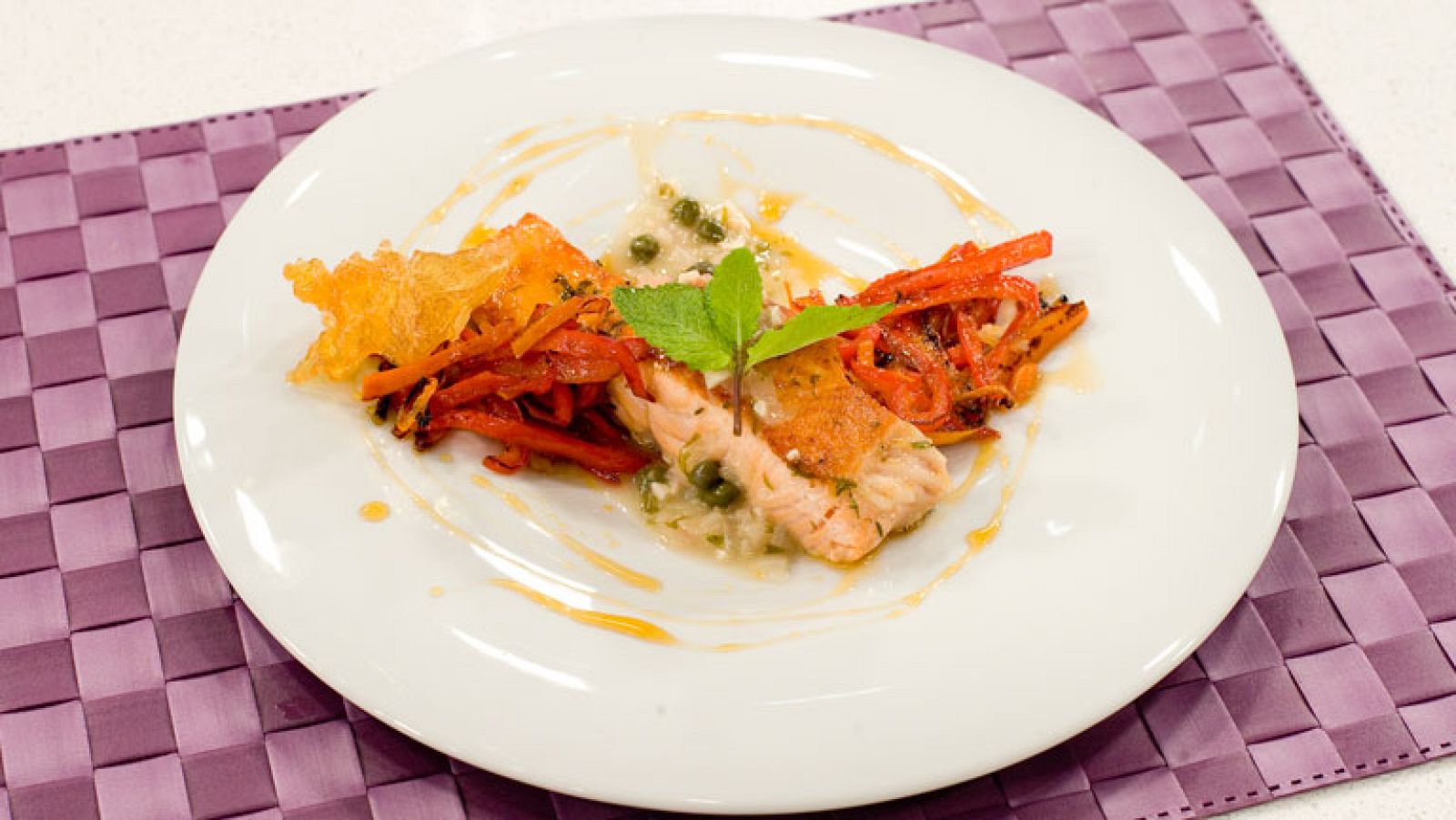 Saber cocinar - Salmón a la plancha con menta y verduras caramelizadas