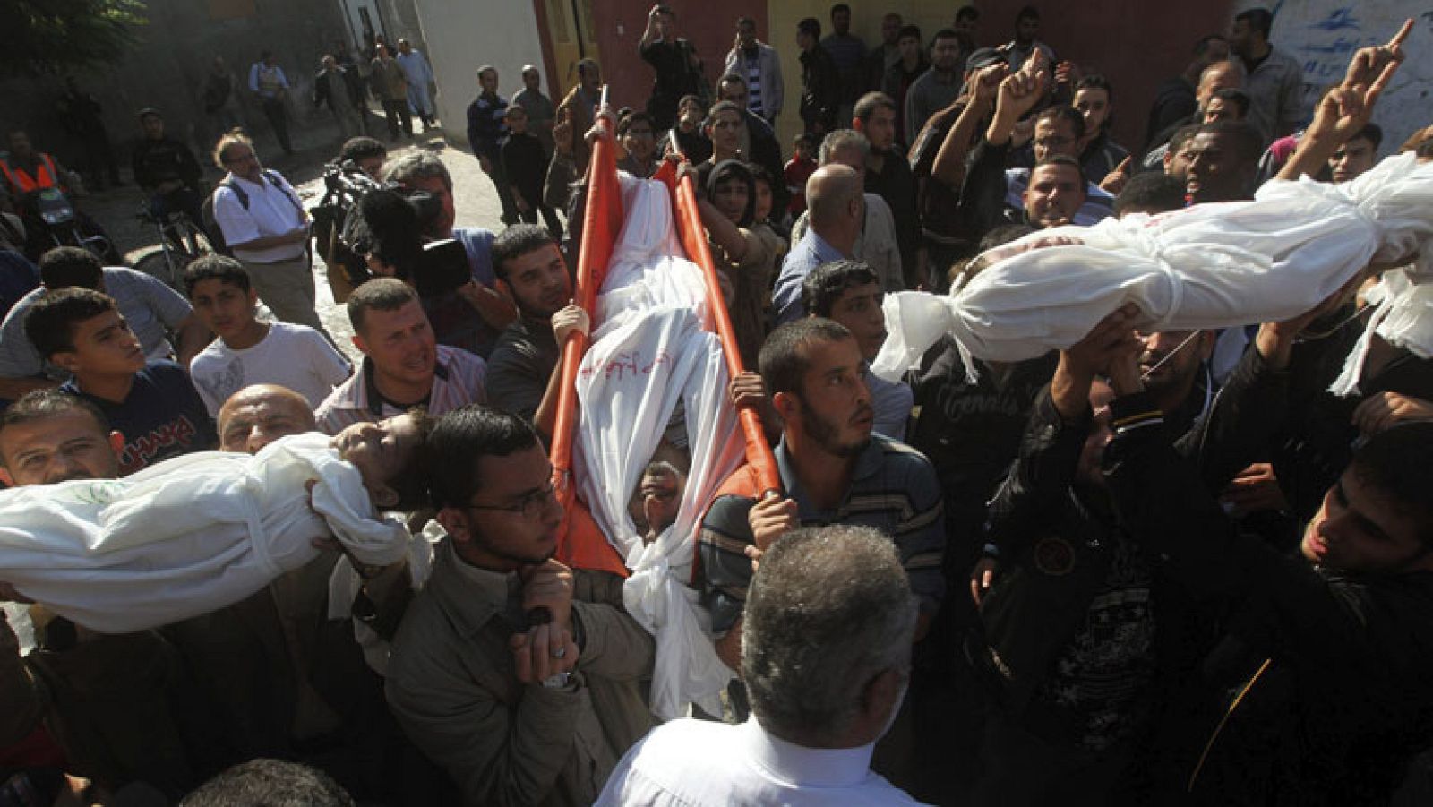 Más de 100 palestinos muertos en Gaza por bombardeos israelíes