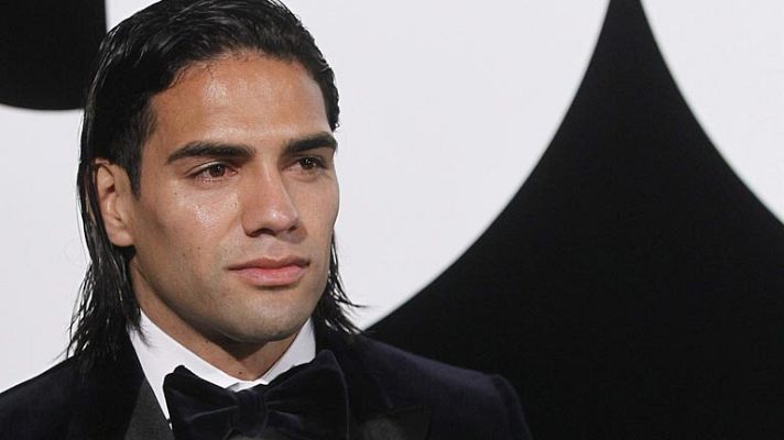 Telediario 1 - Falcao, de gala y con la cabeza solo en rojo y blanco