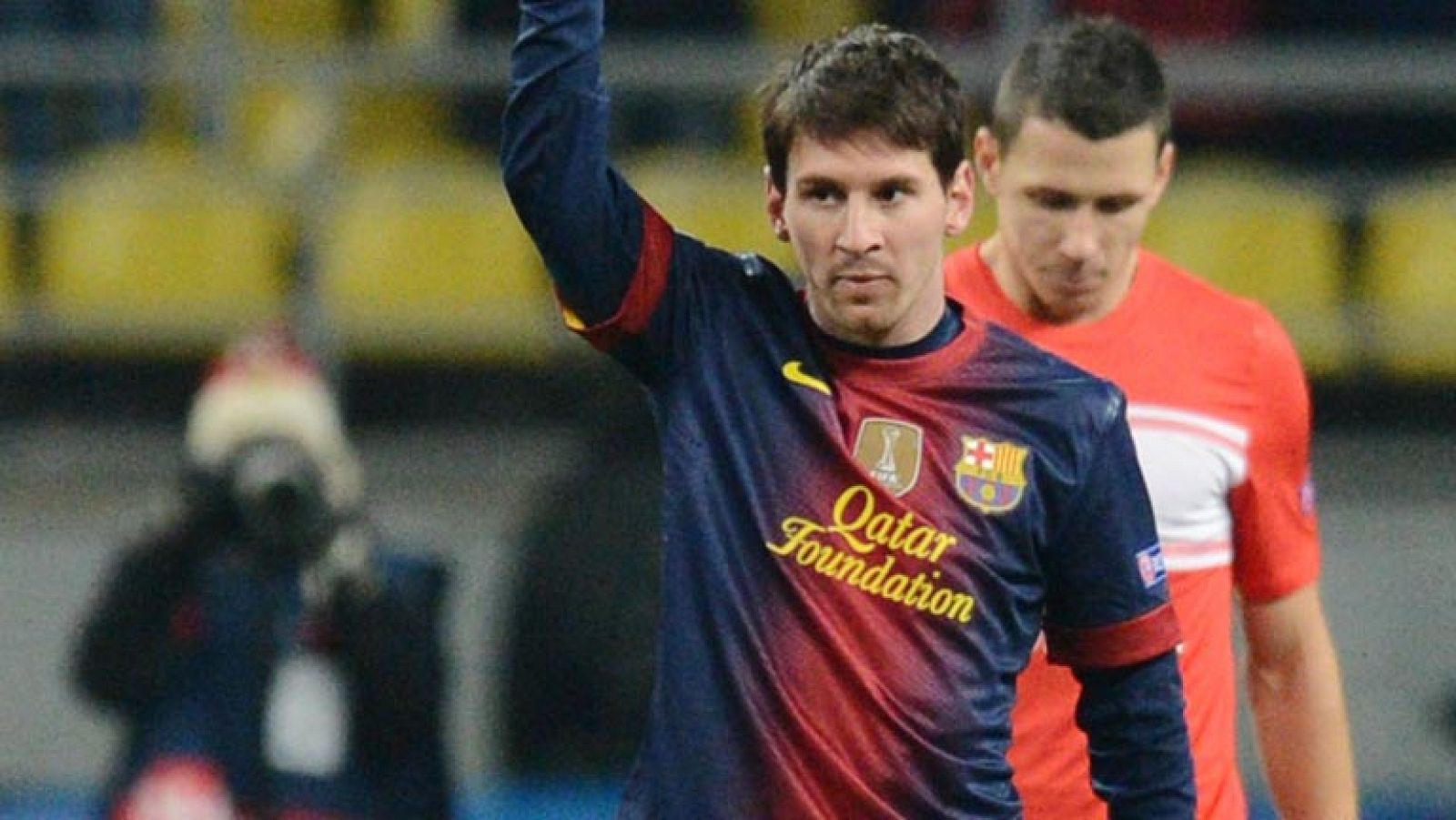 Con su doblete frente al Spartak contribuye a la victoria del Barça, clasificado para octavos, y se acerca al récord de goles en un año de Gerd Müller. Ya está a cinco del alemán.