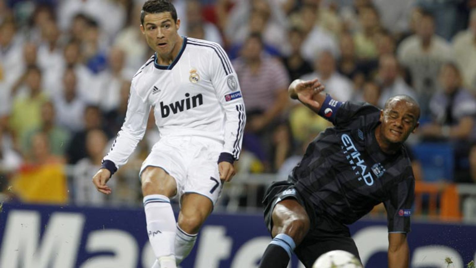 El Real Madrid se mide al Manchester City en el Etihad Stadium con el objetivo de ser el cuarto equipo español en clasificarse para octavos de la Champions, completando el pleno.