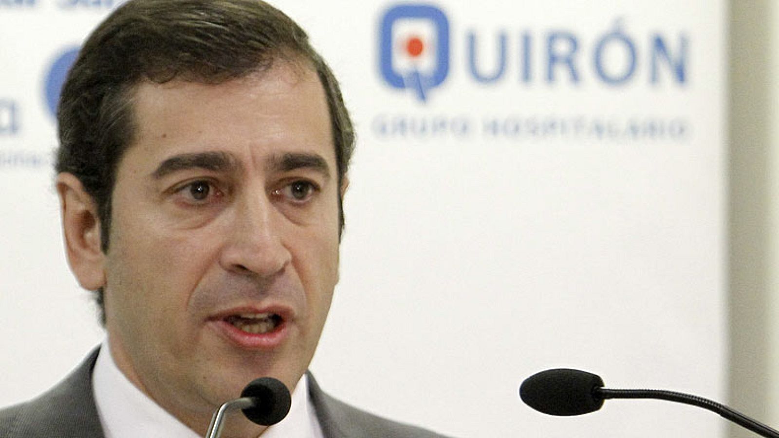 El rey evoluciona de forma "muy favorable" y ya camina solo por su habitación - Informativo 24h | Ver