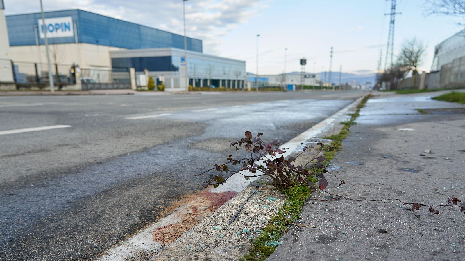 Tres jóvenes mueren en Vitoria al chocar dos coches en un polígono industrial | Ver