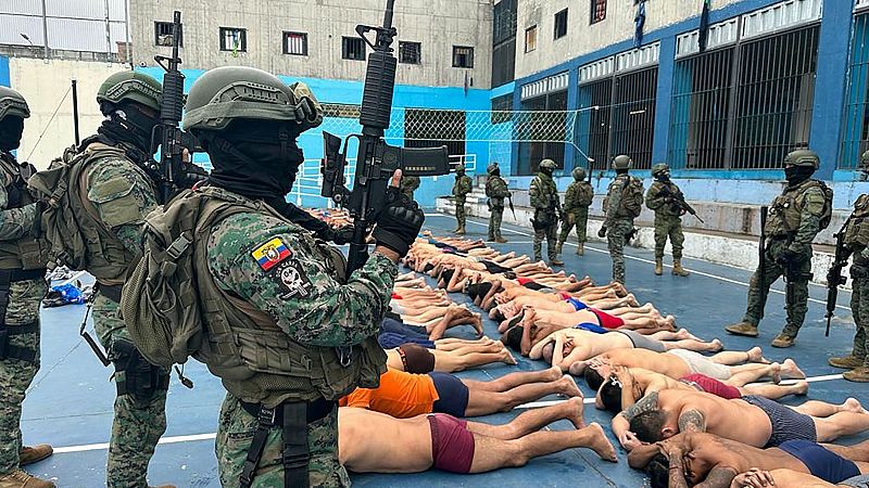 Liberados los más de 150 funcionarios de prisiones de Ecuador que las bandas tomaron como rehenes