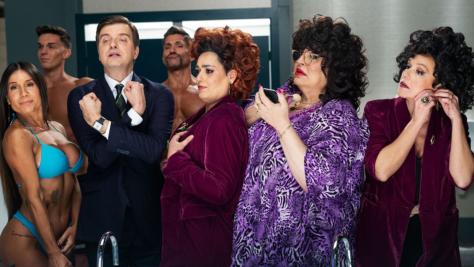 En el baño con las Glorias Cabareteras y Paca la Piraña - Late Xou con Marc Giró | Ver