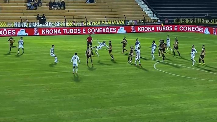 Fútbol - La 'chilena' mágica que vale un Puskas a mejor gol del año 2023