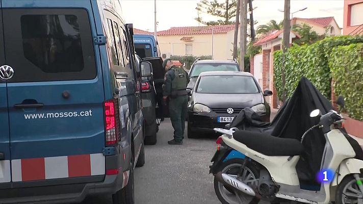 L'Informatiu - Almenys 4 detinguts en un operatiu contra el terrorisme gihadista a diverses localitats catalanes i Extremadura