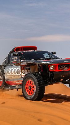 Telediario 1 - Dakar 2024 | Carlos Sainz aguanta a Loeb al término de la etapa 9