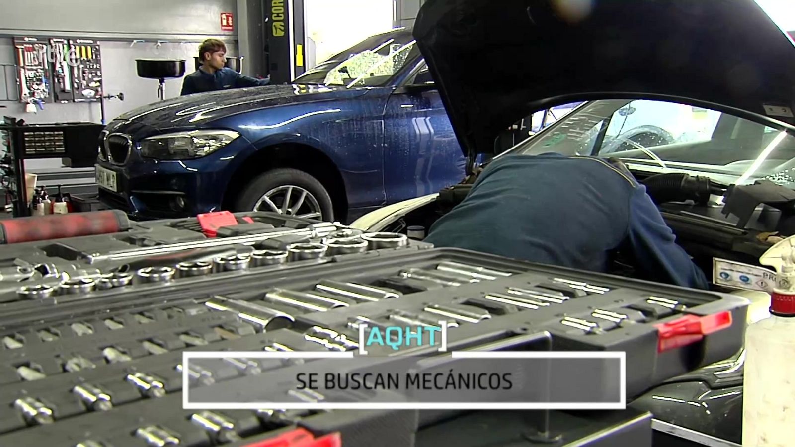 Se buscan mecánicos - Aquí hay trabajo | Ver