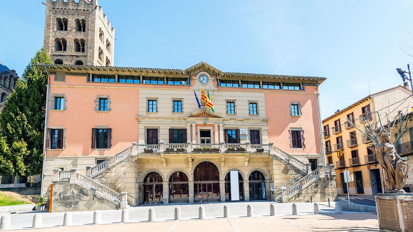 Trabas para el empadronamiento de migrantes en Cataluña | Ver