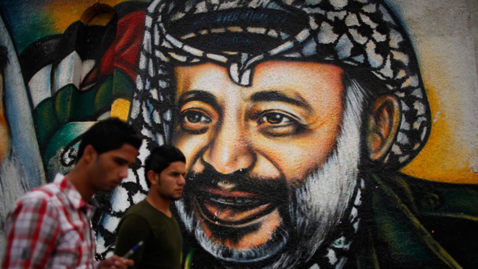 Exhuman los restos de Arafat para determinar si murió envenenado