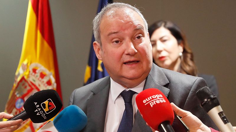 Hereu ve "compatible" rebajar la jornada laboral con subir el salario mínimo - La hora de La 1 | Ver