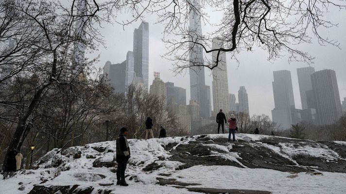 Telediario Fin de Semana - Un temporal de frío y nieve azota el noreste y centro de Estados Unidos