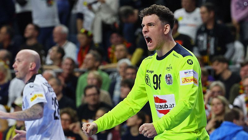 El 'show' de paradas de Constantin Mostl para Austria logra arrancar un empate en casa de Alemania