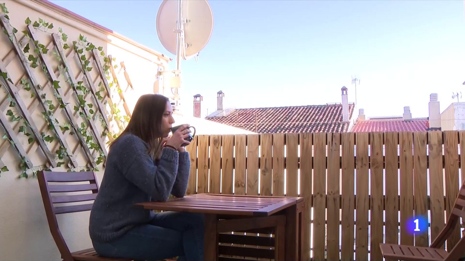 Rècord de persones que viuen soles a Barcelona - L'Informatiu | Ver
