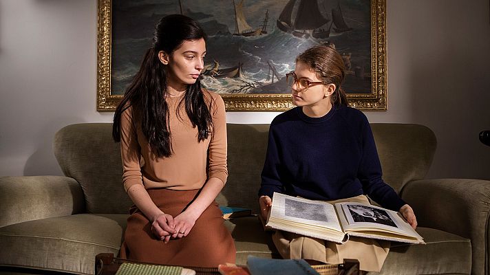 La amiga estupenda - El nuevo apellido