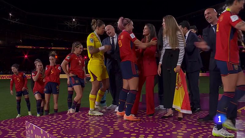 Rubiales, més a prop d'anar a judici pel petó a Hermoso - L'Informatiu | Ver