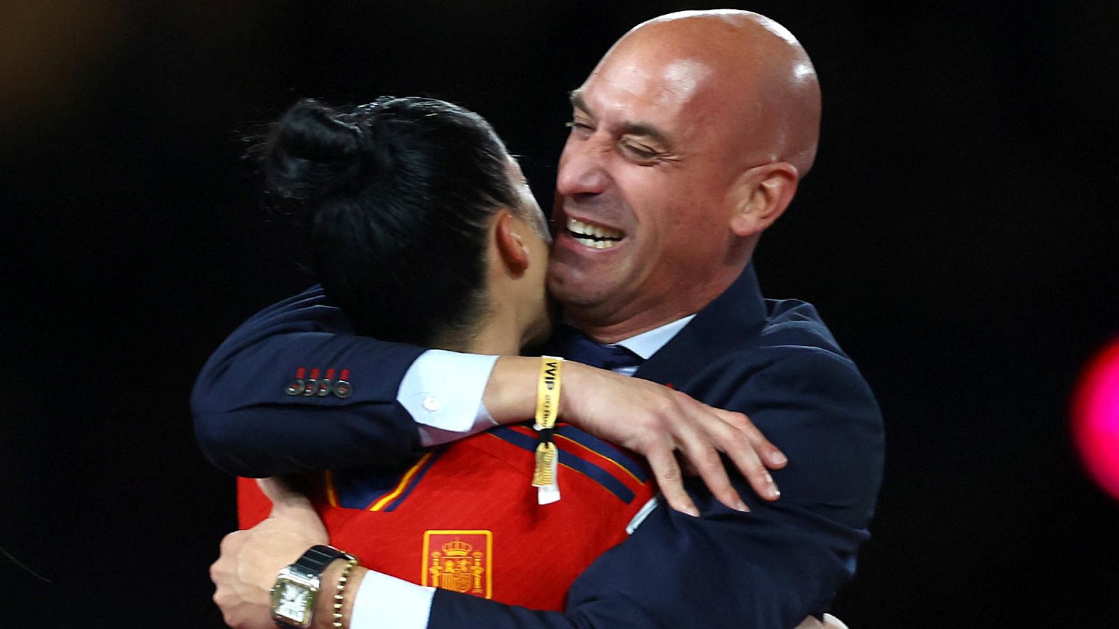 El beso de Rubiales a Jenni Hermoso lo cambió todo en la RFEF | Ver