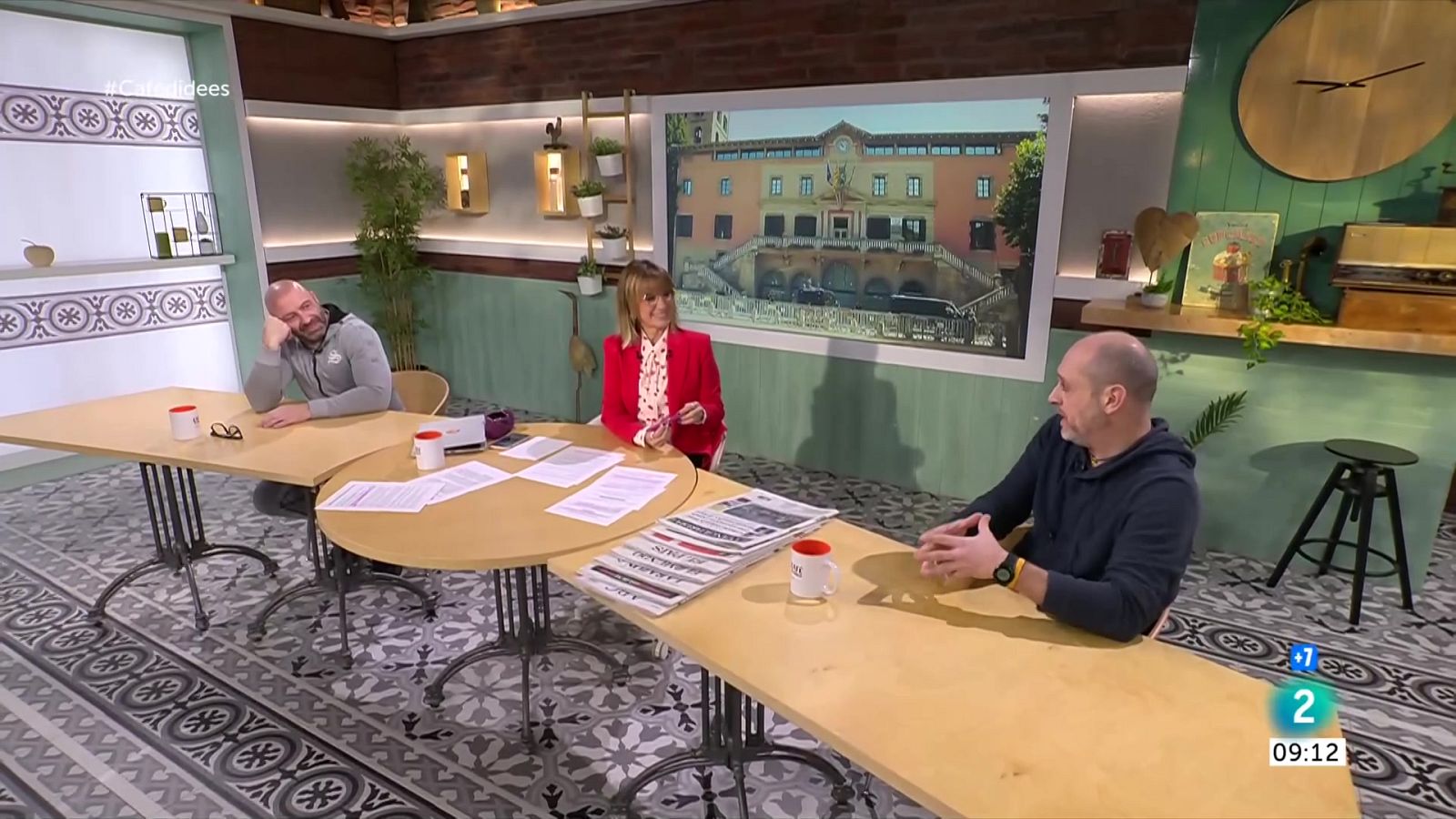 Gemma Nierga entrevista Teresa Jordà. Conversem sobre educació amb el professor Jordi Deulofeu. I parlem dels Oscars amb Pep Prieto i Dani Agudo.