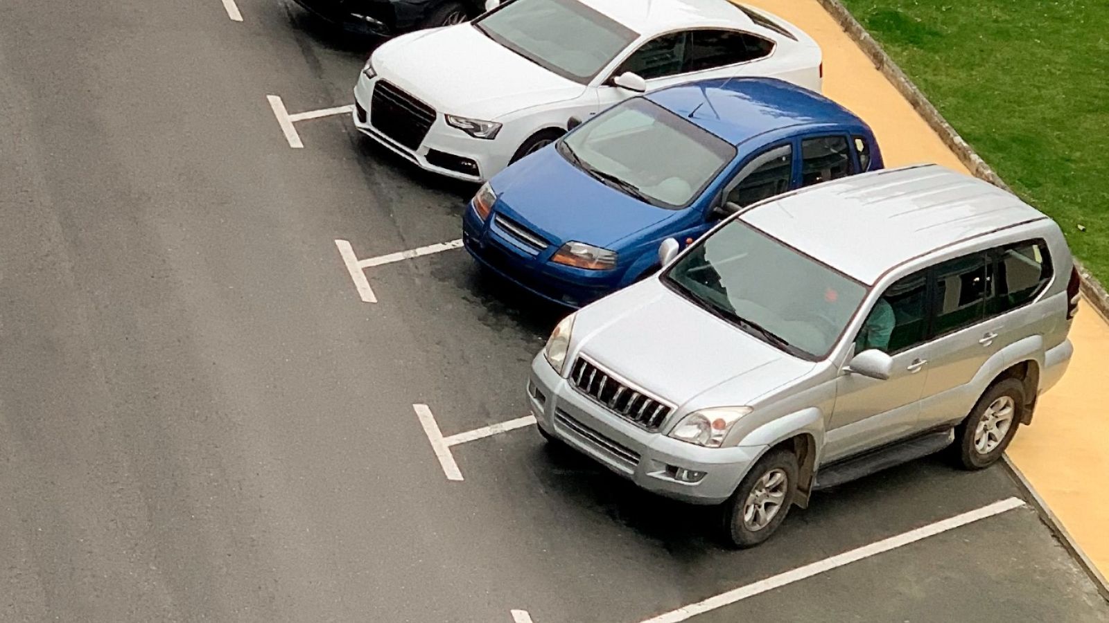 ¿Deberían los coches grandes pagar más por aparcar en las ciudades? - Telediario 1 | Ver