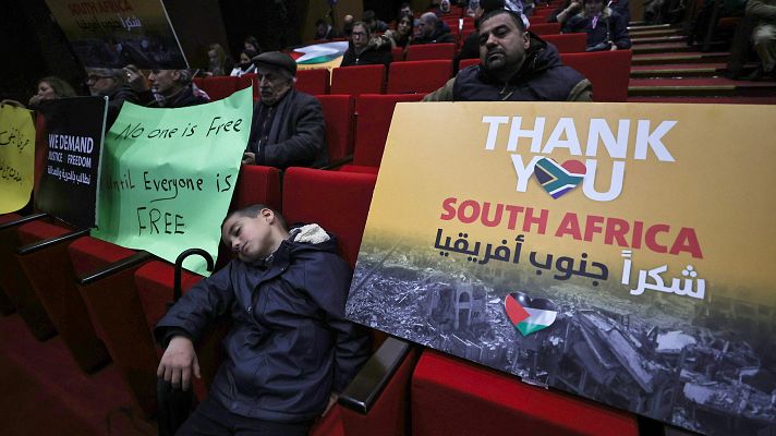 Telediario 2 - Tristeza y decepción entre los palestinos por el fallo de La Haya: "Estábamos esperanzados por el final de la guerra"