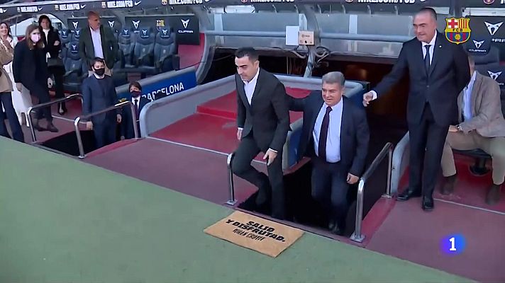 L'Informatiu - La trajectòria erràtica de Xavi a la banqueta del Barça