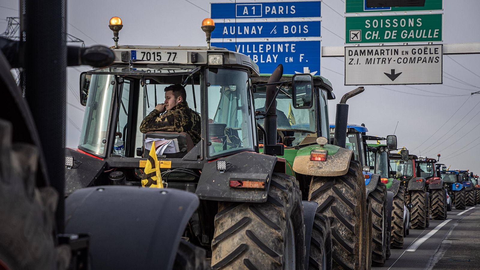Francia: Los agricultores amenazan con un bloqueo indefinido de Paris | Ver