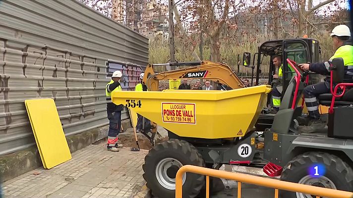 L'Informatiu - Engeguen les obres per soterrar l'R2 a Montcada i Reixac