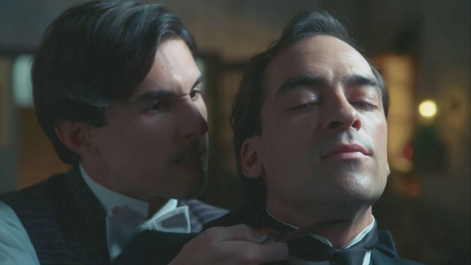 La Promesa: Salvador amenaza a Jerónimo con una navaja | Ver