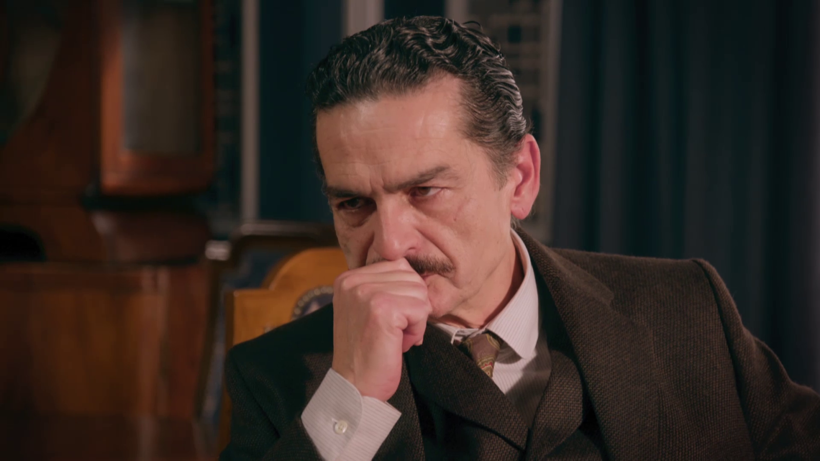 Don Fermín regaña a su hermana | Ver