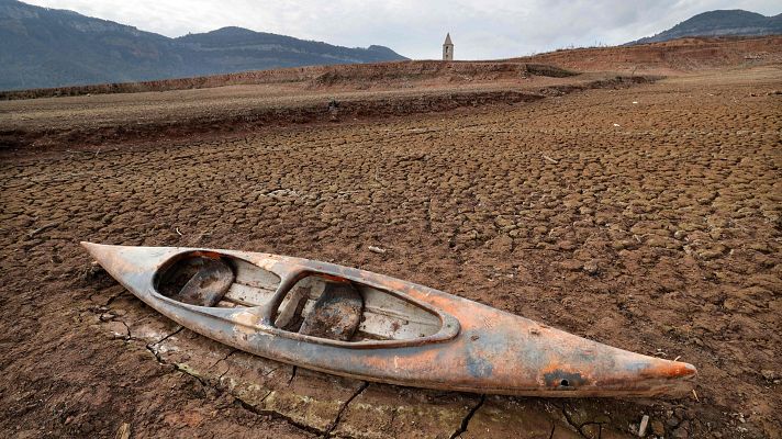 Telediario 1 - Emergencia por sequía en Cataluña: el consumo de agua se reduce a 200 litros por persona y día