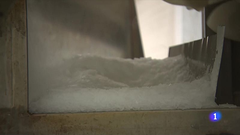 Com afecta a una fàbrica de gel les restriccions d'aigua? - L'Informatiu | Ver