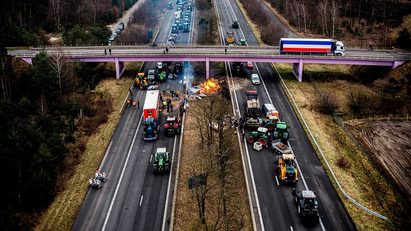 Los agricultores europeos mantienen las protestas | Ver