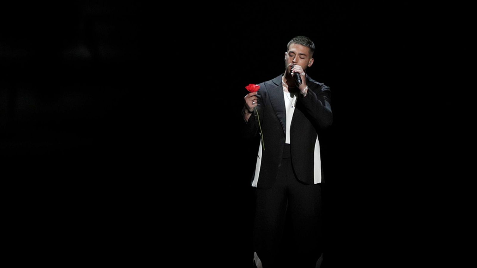 Benidorm Fest: st. Pedro canta "Dos extraños (Cuarteto de cuerda)" en la final | Ver