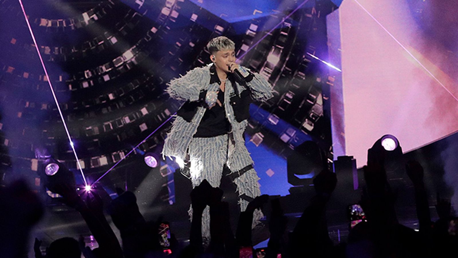 Benidorm Fest 2024: Almácor canta “Brillos platino” en la final | Ver