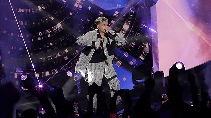 Benidorm Fest 2024: Almácor canta “Brillos platino” en la final | Ver