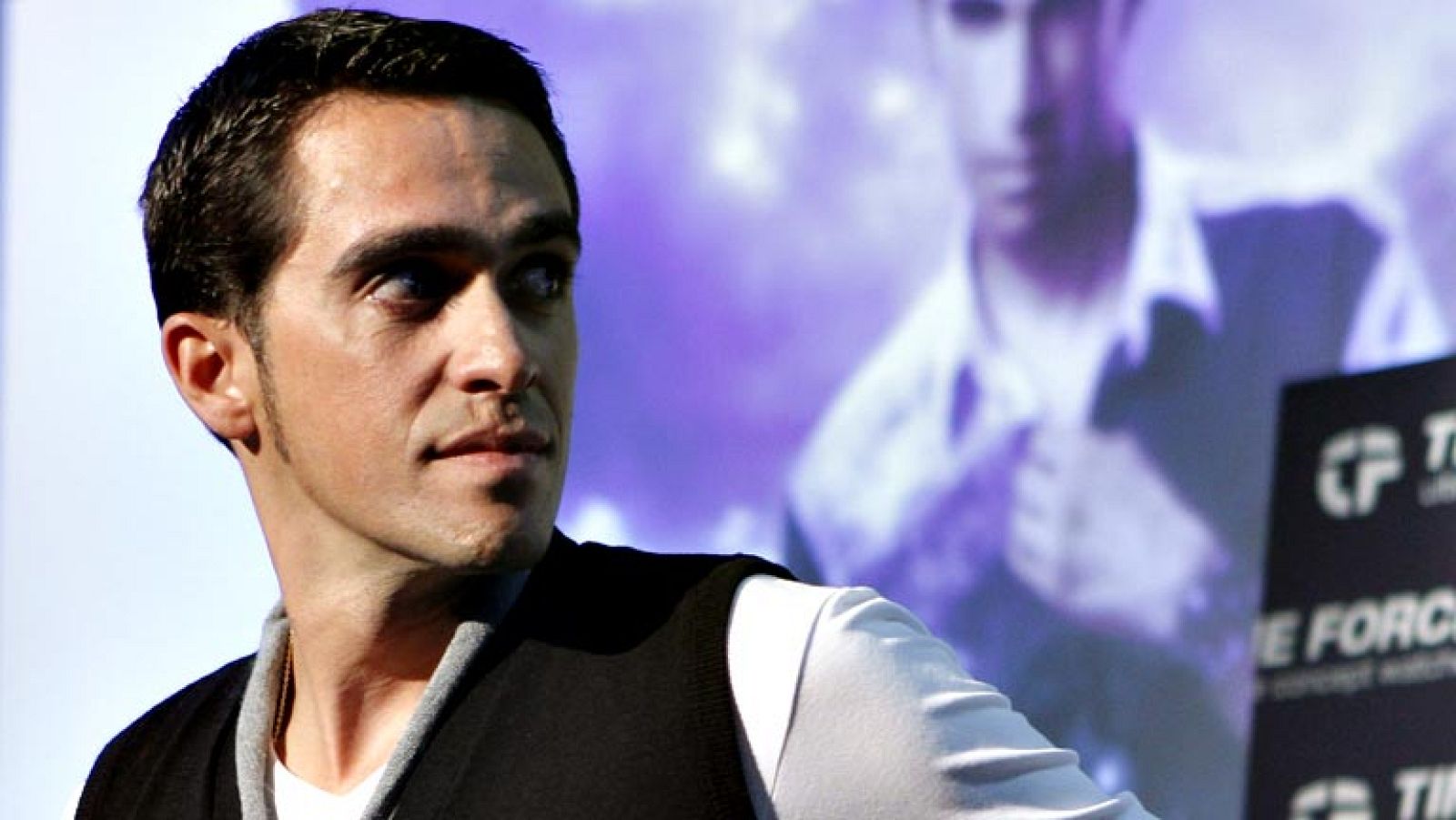 El ciclista español Alberto Contador (Team Saxo-Tinkoff) aclaró  este jueves que sus declaraciones sobre la necesidad de saber con  tiempo si iba a estar en el Tour de Francia no eran "ni una forma de  presionar ni un órdago", pero que sí tiene claro