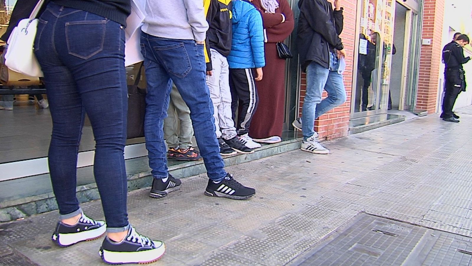 Abogados y gestores denuncian el colapso de las citas previas online - L'informatiu - Comunitat Valenciana | Ver