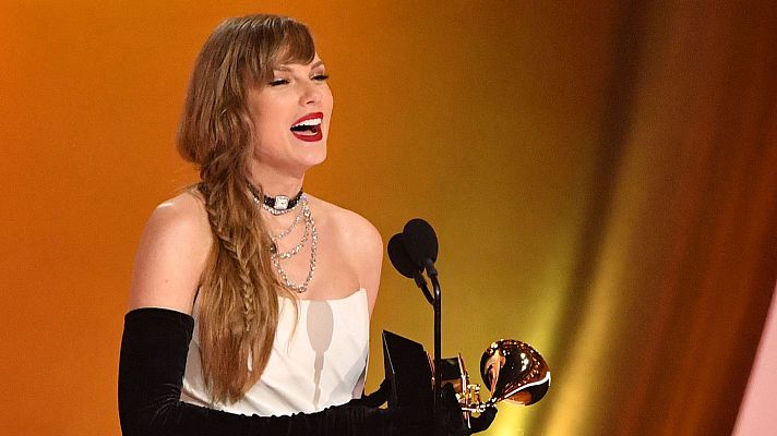 Telediario 1 - Taylor Swift hace historia al convertirse en la artista con más Grammys a mejor álbum