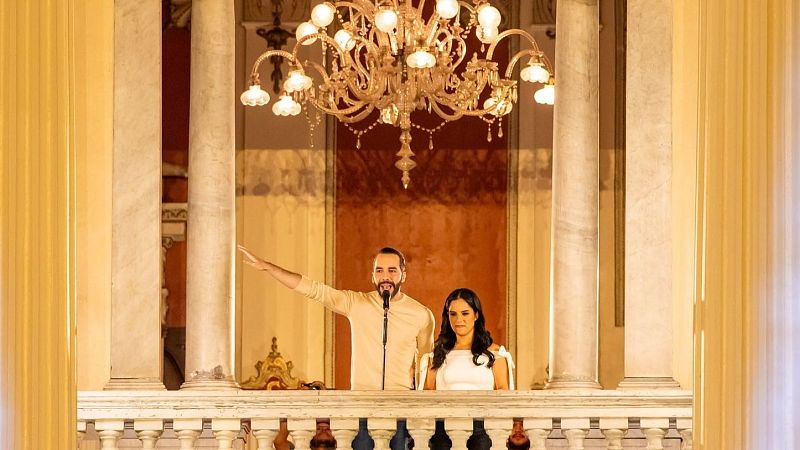 Nayib Bukele arrasa en las elecciones y es reelegido presidente de El Salvador