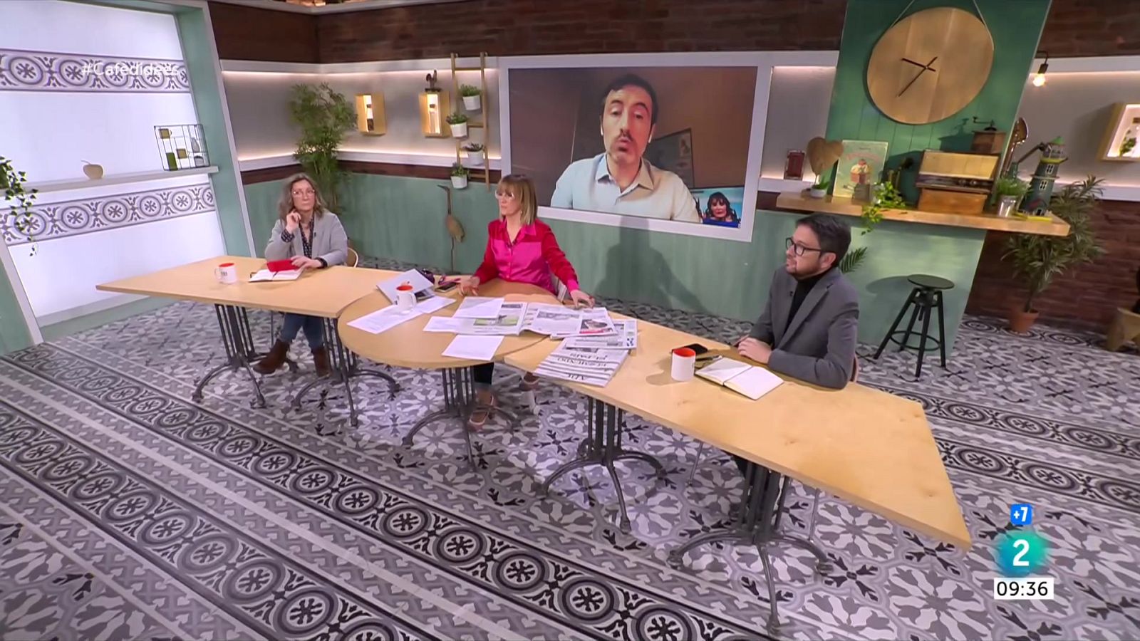 Gemma Nierga entrevista al 'Cafè d'idees' Laura Borràs. Parlem de l'actualitat amb el periodista Ernesto Ekaizer. I coneixem com protesten els agricultors