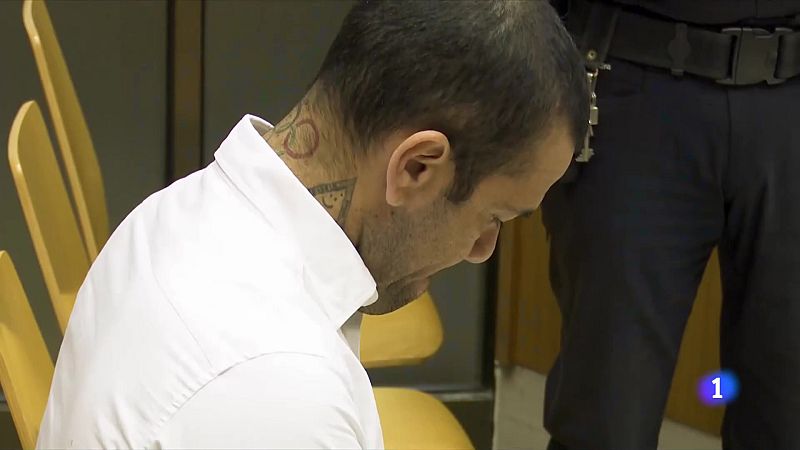La víctima de l'agressió sexual de Dani Alves ratifica davant el Tribunal que la va violar - L'Informatiu | Ver